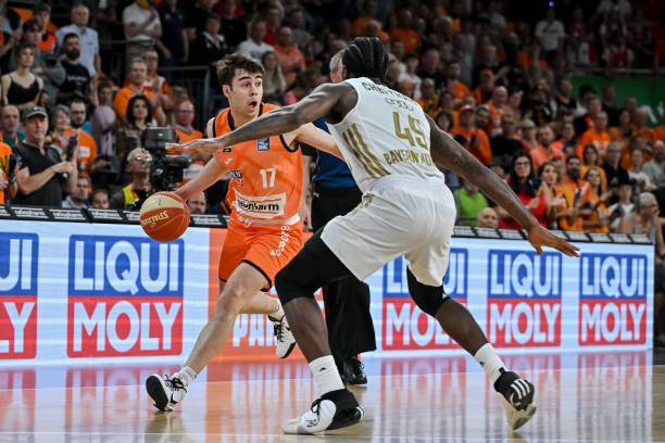 能在三分线 能在三分线